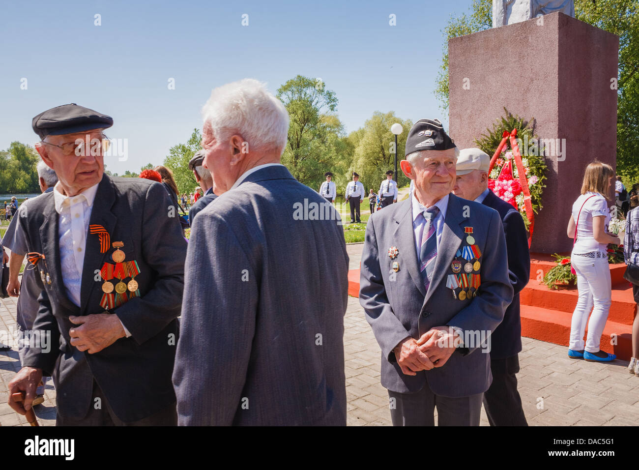 Gomel, Bélarus - 9 mai : anciens combattants non identifiés au cours de la célébration du Jour de la victoire le 9 mai 2013 à Gomel, au Bélarus. Banque D'Images