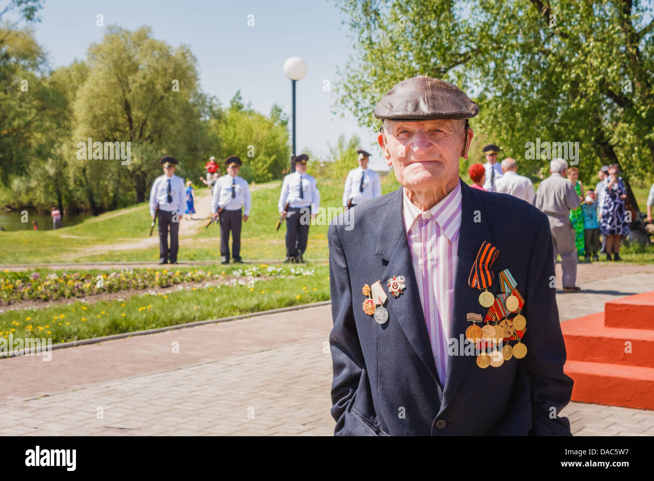 Gomel, Bélarus - 9 mai : anciens combattants non identifiés au cours de la célébration du Jour de la victoire le 9 mai 2013 à Gomel, au Bélarus. Banque D'Images