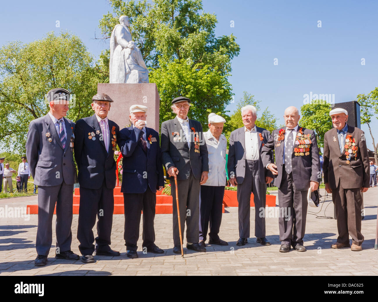Gomel, Bélarus - 9 mai : anciens combattants non identifiés au cours de la célébration du Jour de la victoire le 9 mai 2013 à Gomel, au Bélarus. Banque D'Images