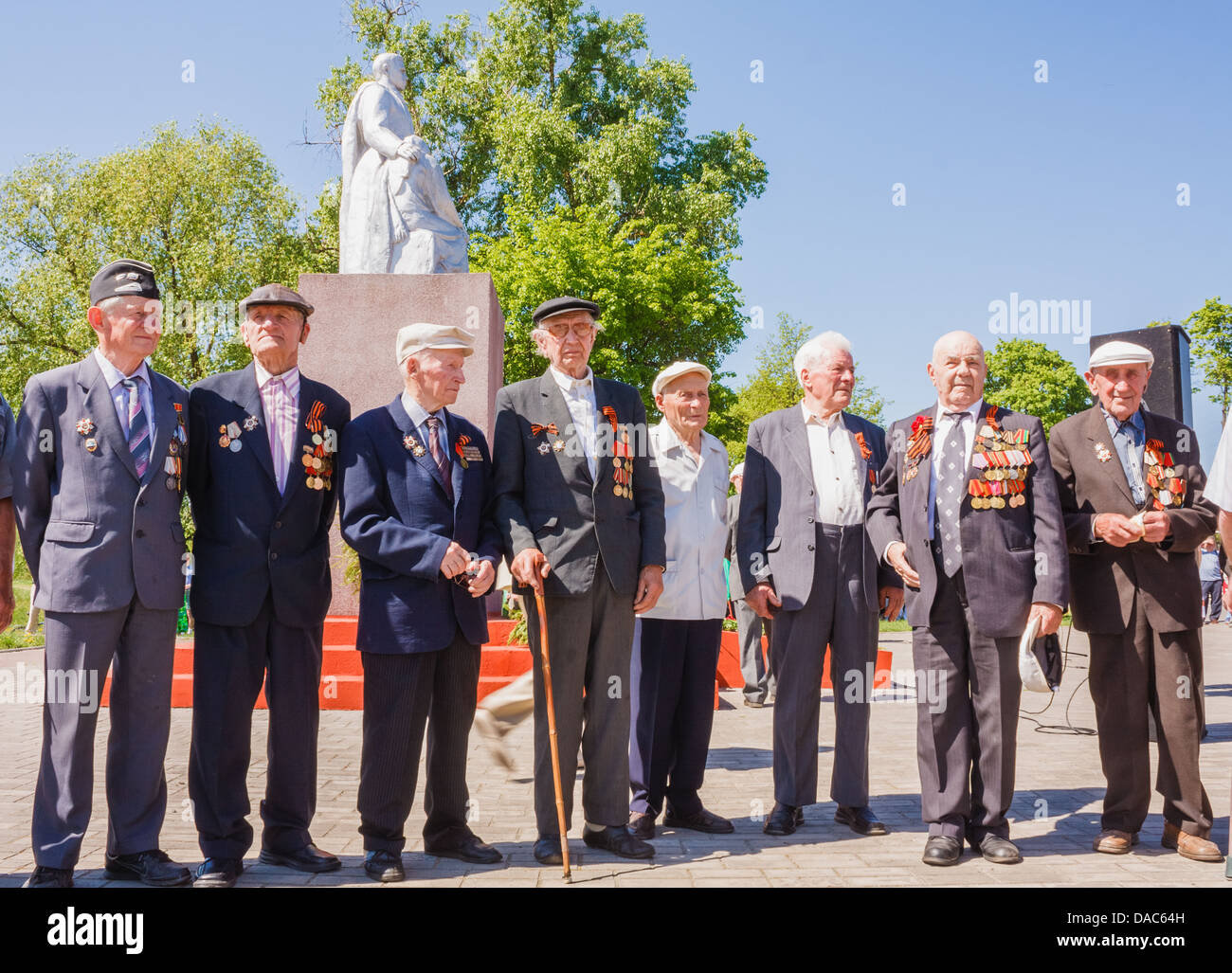 Gomel, Bélarus - 9 mai : anciens combattants non identifiés au cours de la célébration du Jour de la victoire le 9 mai 2013 à Gomel, au Bélarus. Banque D'Images