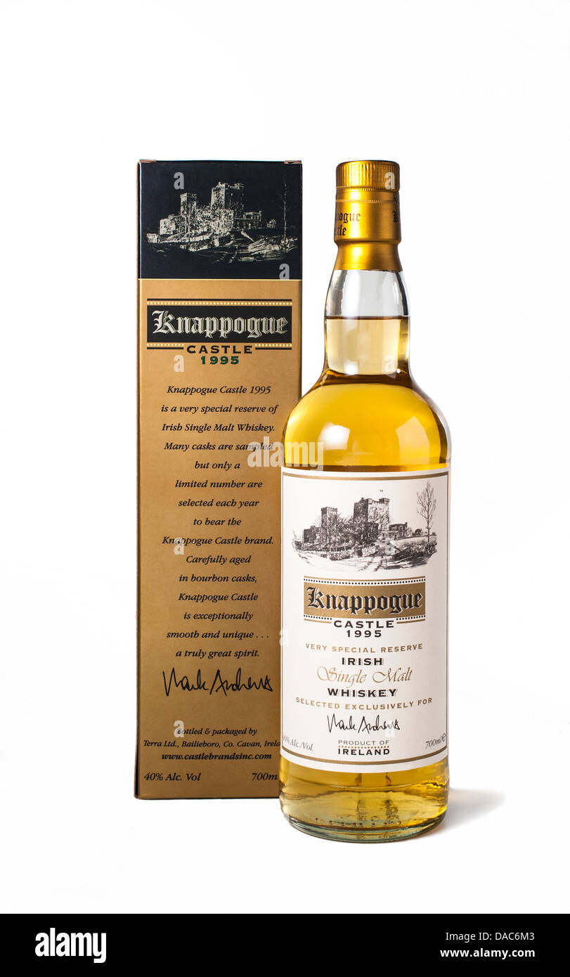 Une bouteille de single malt whisky irlandais Knappogue, avec sa boîte de présentation Banque D'Images