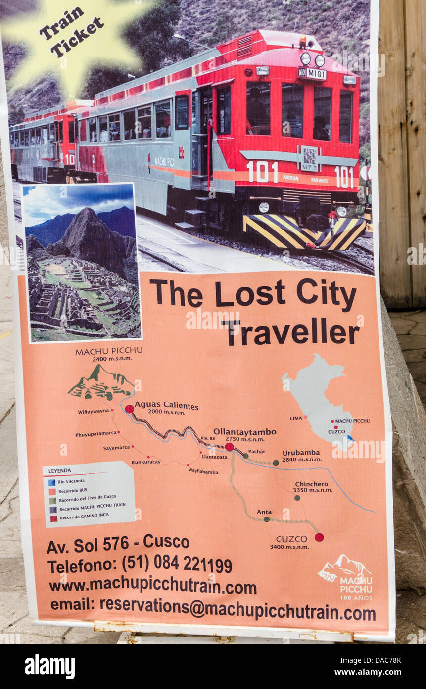L'affiche de la carte d'itinéraire de voyage informations Inscription à la gare d'Ollantaytambo Ollantaytambo dans terminal, la Vallée Sacrée, au Pérou. Banque D'Images