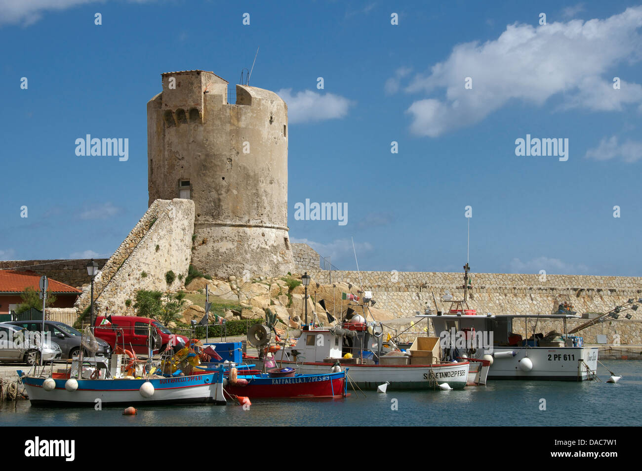 Tour Génoise et bateaux de pêcheurs Marciana Marina Elba Toscane Italie Banque D'Images