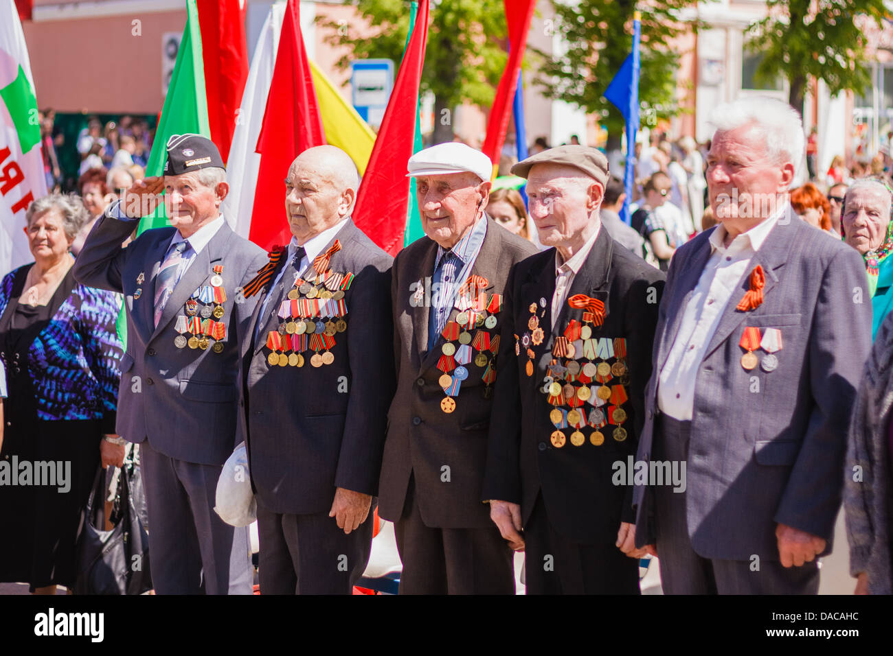 Anciens combattants non identifiés au cours de la célébration du Jour de la victoire. GOMEL, BÉLARUS - 9 mai 2013 Banque D'Images