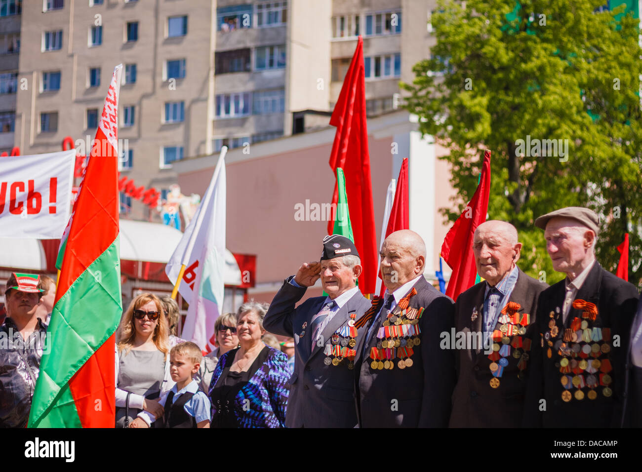 Anciens combattants non identifiés au cours de la célébration du Jour de la victoire. GOMEL, BÉLARUS - 9 mai 2013 Banque D'Images