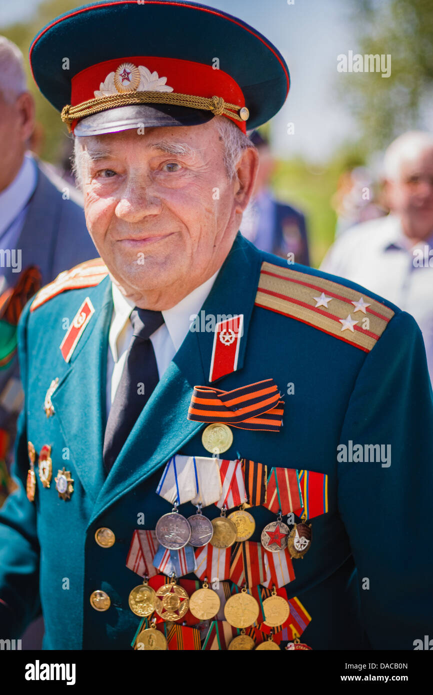 Gomel, Bélarus - 9 mai : ancien combattant non identifiés au cours de la célébration du Jour de la victoire le 9 mai 2013 à Gomel, au Bélarus. Banque D'Images
