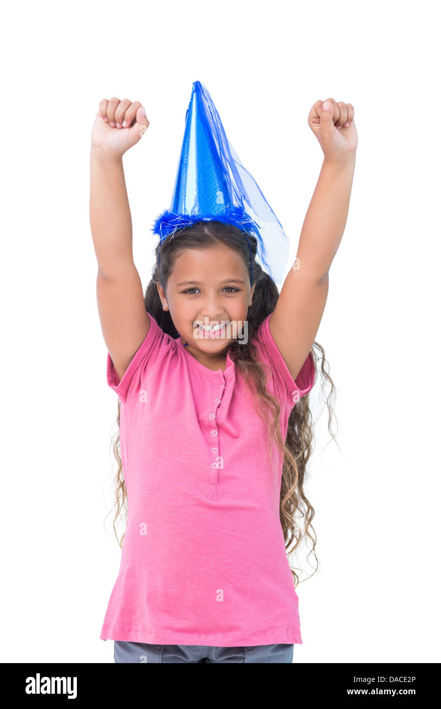 Little girl with blue hat holding up ses bras Banque D'Images