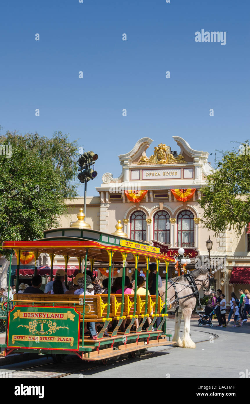 Tramway tramway rue principale le royaume magique Disneyland, Anaheim, Californie. Banque D'Images