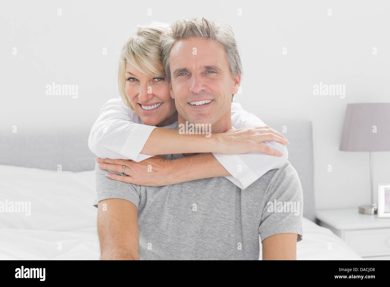 Loving couple smiling at camera Banque D'Images