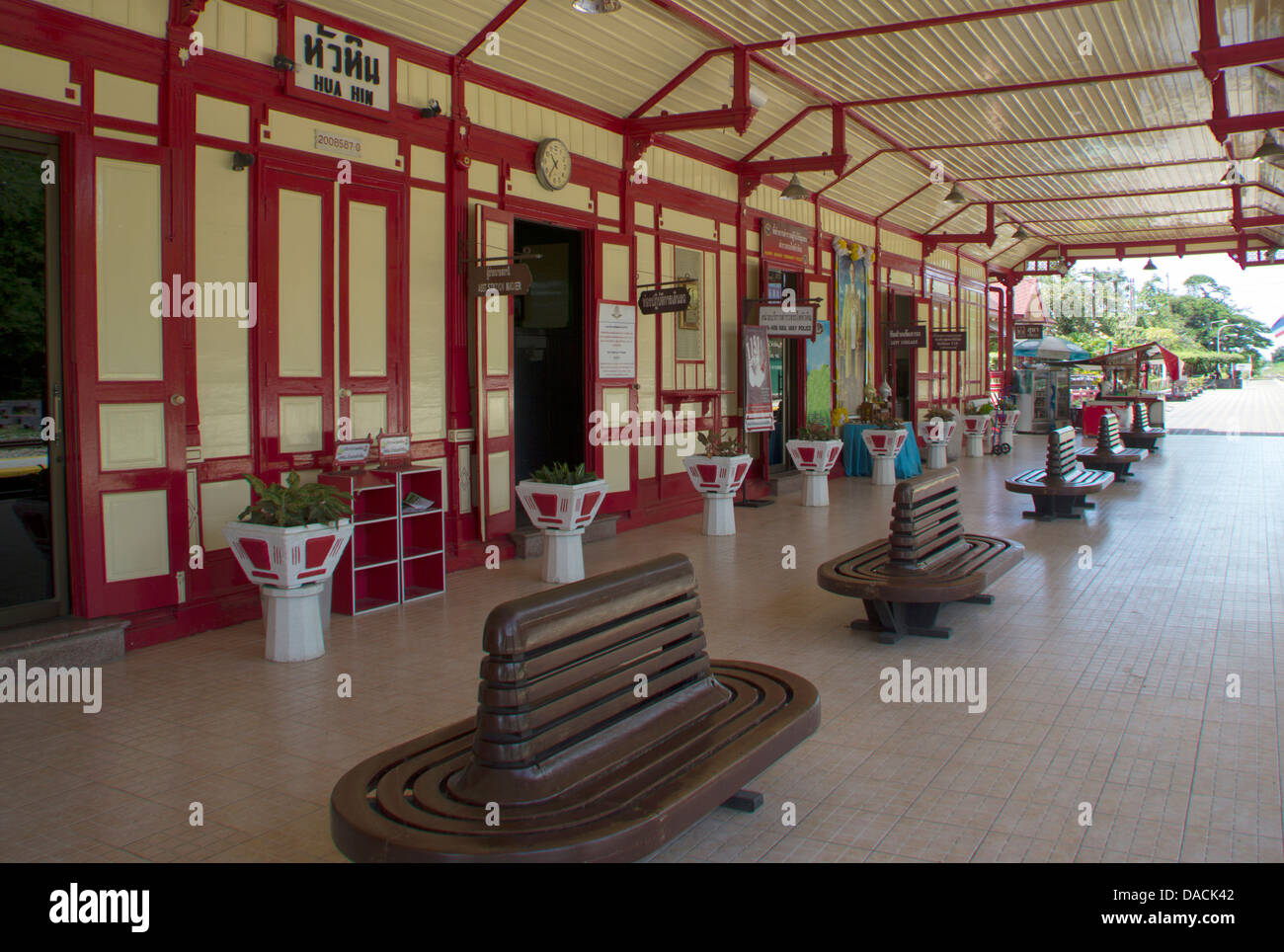 La plate-forme principale à gare de hua hin dans la province de Prachuap Khiri Khan, Thaïlande Banque D'Images