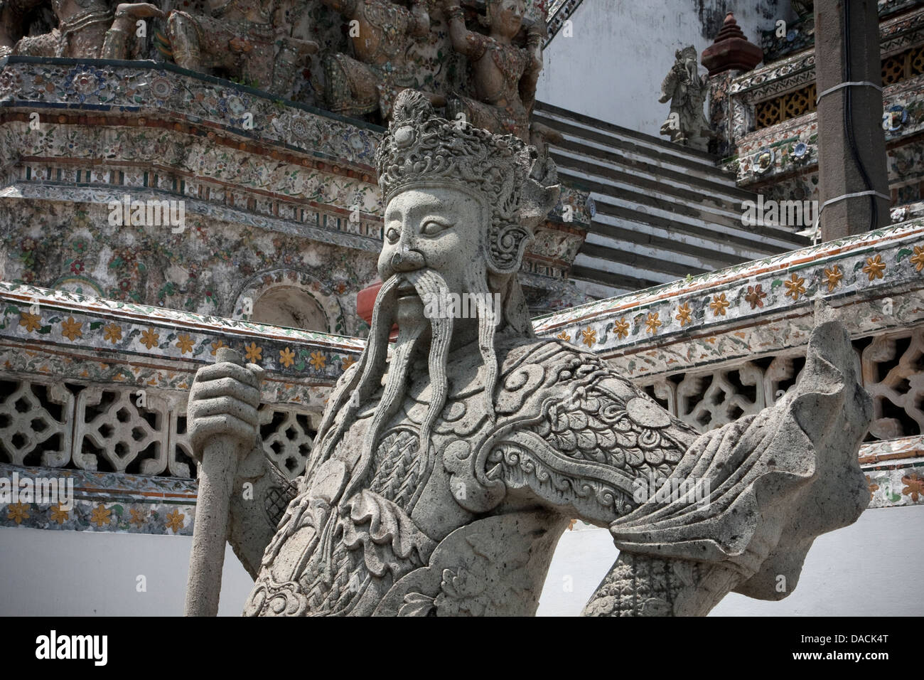 Garde chinois statue au Wat Arun, Bangkok, Thaïlande Banque D'Images