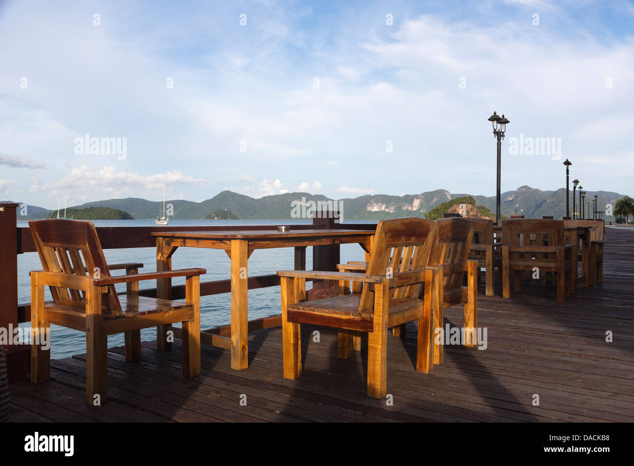 Restaurant au bord de la mer, l'île de Langkawi, Malaisie Banque D'Images