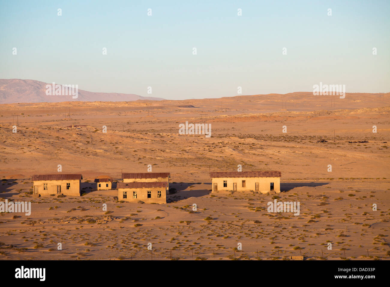 Immeubles de la ville minière de diamants abandonnés de Kolmanskop, Désert du Namib, zone diamantifère interdite près de Lüderitz, Namibie Banque D'Images