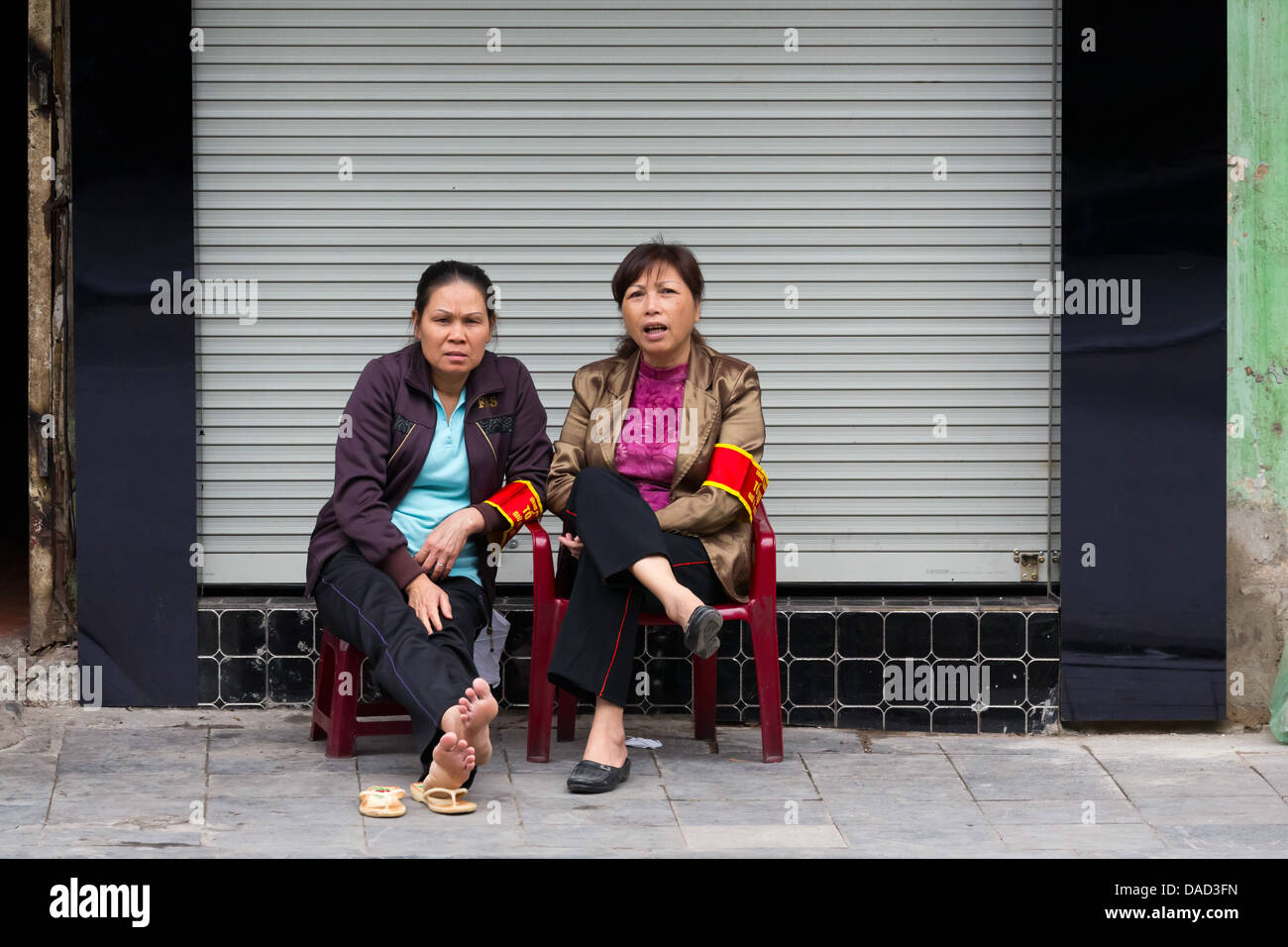 La vie quotidienne typique dans les rues de Hanoi, Vietnam Banque D'Images