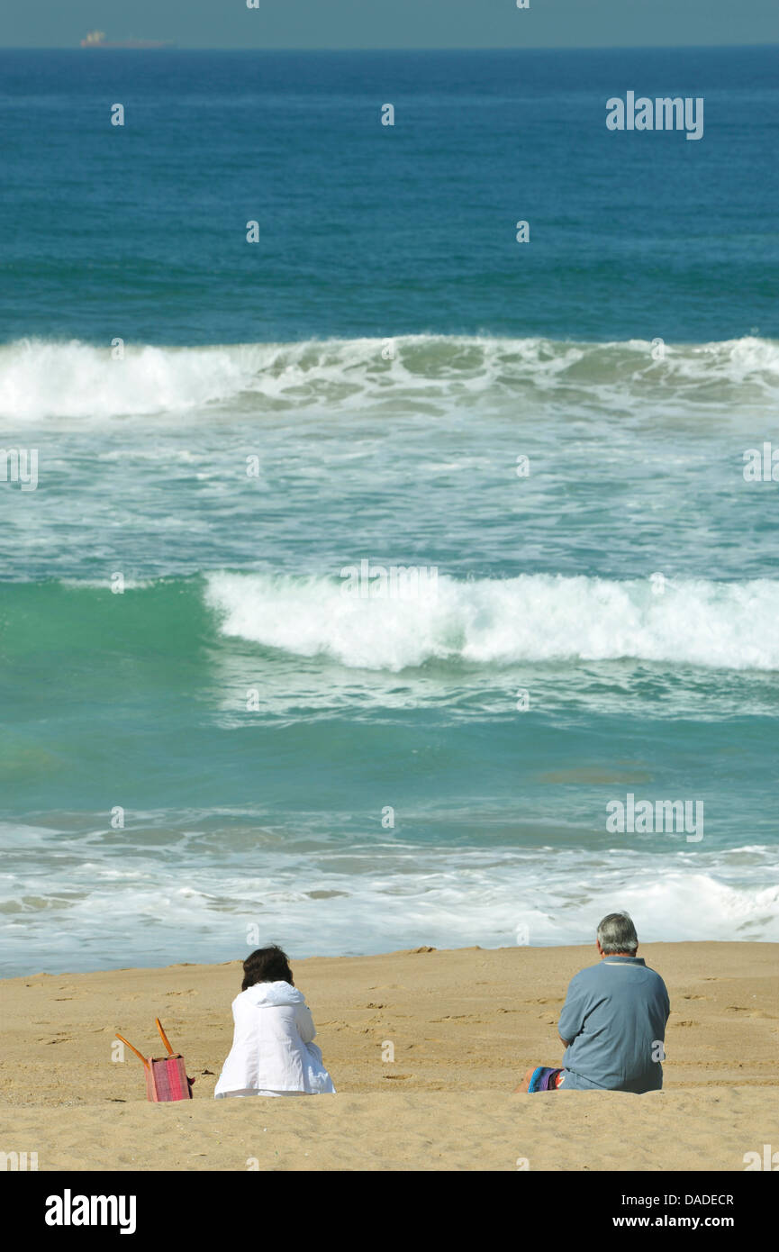 Personnes âgées, couple Senior, vacances à la plage, destination de voyage, Durban, KwaZulu-Natal, Afrique du Sud, vacances en bord de mer, paysage, côte africaine Banque D'Images