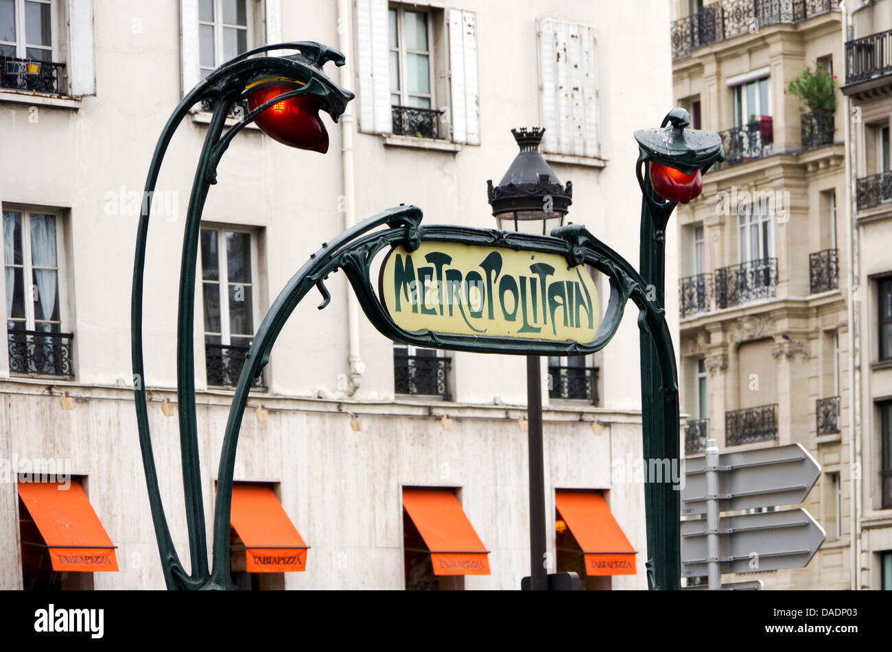 France, Paris, Art Nouveau pour Metro sign Banque D'Images