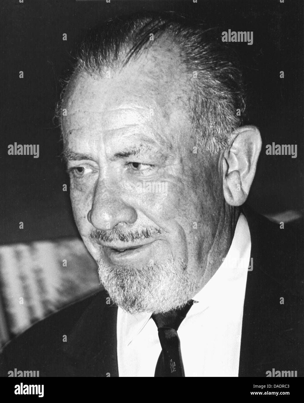 Auteur John Steinbeck en 1966. Portrait par photographe Fred Stein (1909-1967) qui a émigré à partir de 1933 l'Allemagne nazie pour la France et enfin aux États-Unis. Banque D'Images