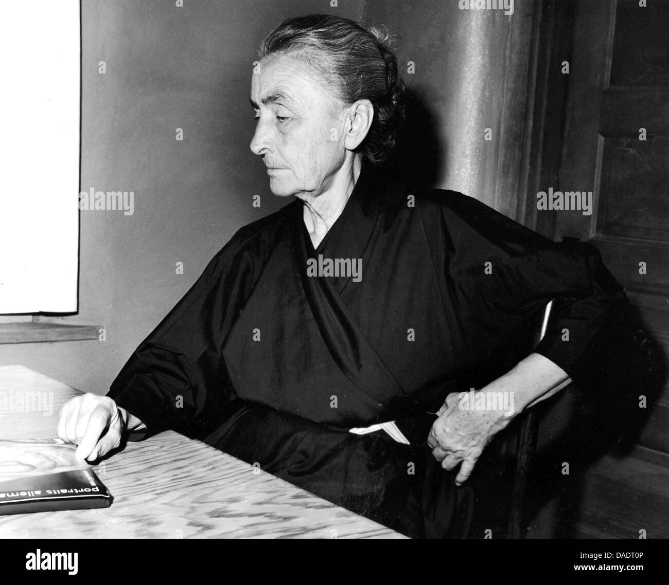 Georgia O'Keeffe artiste en 1962. Portrait par photographe Fred Stein (1909-1967) qui a émigré à partir de 1933 l'Allemagne nazie pour la France et enfin aux États-Unis. Banque D'Images