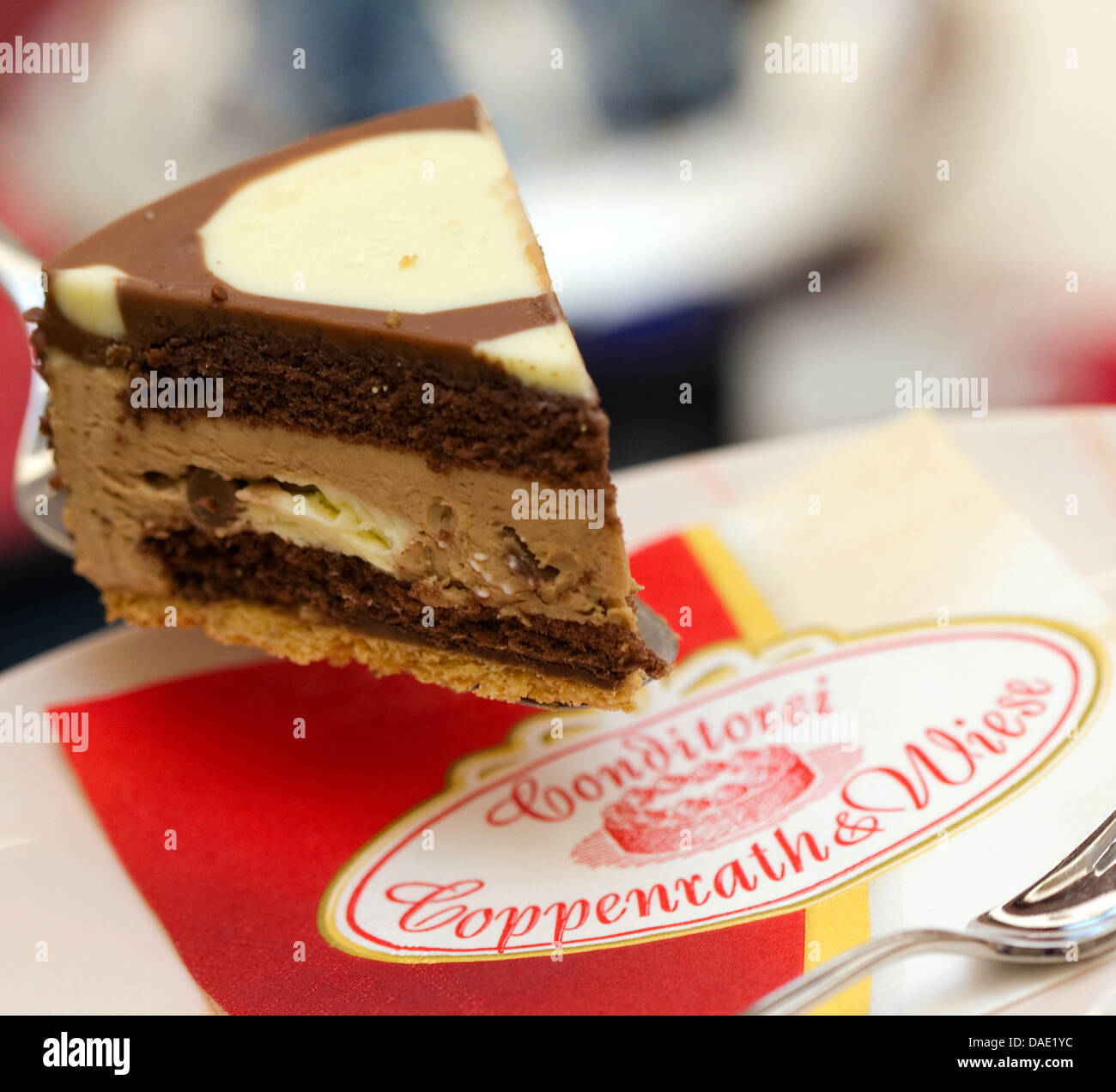 Un Morceau D Un Milka Spot Vache Gateau Est Place Sur Une Plaque A L Etablissement Commercial Du Fabricant De Petits Gateaux Surgeles Coppenrath Wiese A Mettingen Rhenanie Du Nord Westphalie Allemagne 08 Novembre