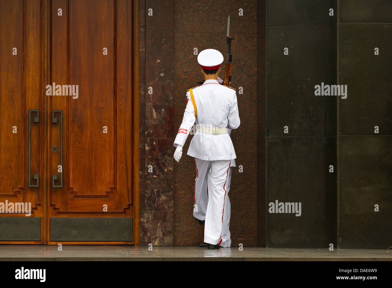 Changement de la garde à la mausolée de Ho Chi Minh à Hanoi, Vietnam Banque D'Images