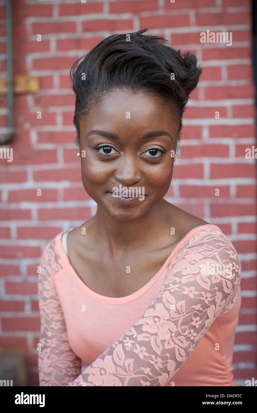 Portrait of young woman wearing dentelle top Banque D'Images