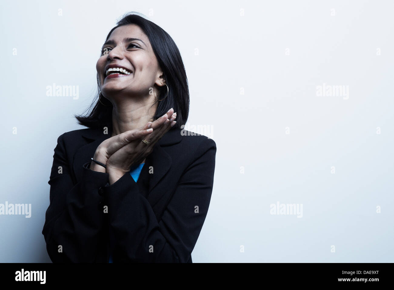 Studio portrait of businesswoman smiling Banque D'Images