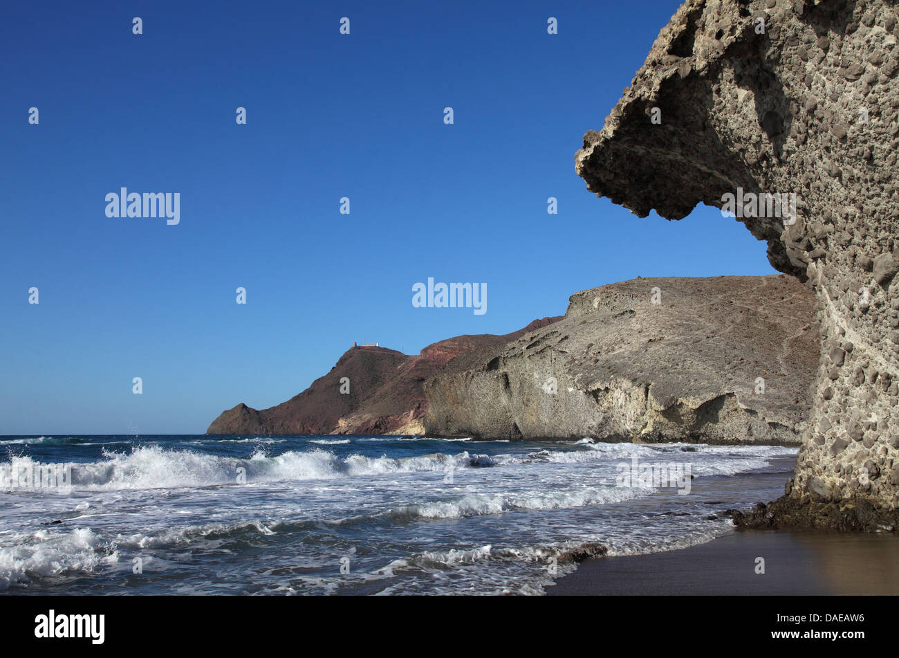 Côte rocheuse du parc national de Cabo de Gata, l'Espagne, Andalousie, Cabo de Gata, Playa Mossoul Banque D'Images