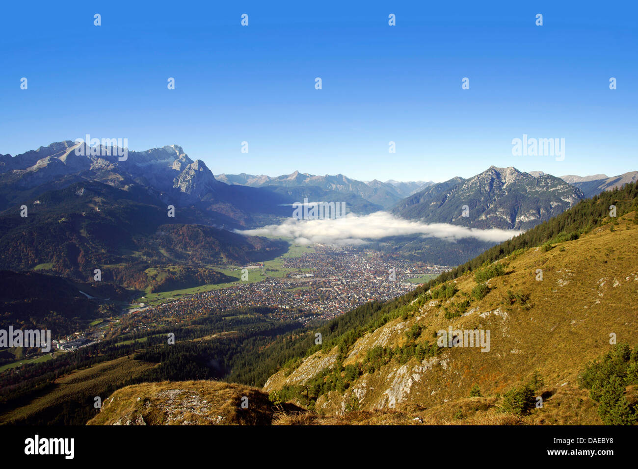 Vue de l'Rosswanken au groupe montagne Wetterstein avec Alpspitze et Zugspitze, Allemagne, Bavière, Oberbayern, Haute-Bavière, Garmisch-Partenkirchen Banque D'Images