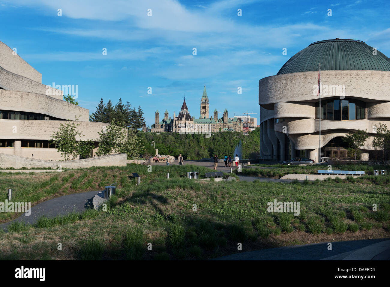 La colline du Parlement d'Ottawa et Musée canadien des civilisations à Gatineau Banque D'Images
