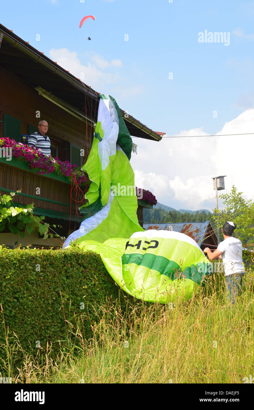 Parapente Parapente Kössen Paragling Testival atterrissage manqué Banque D'Images