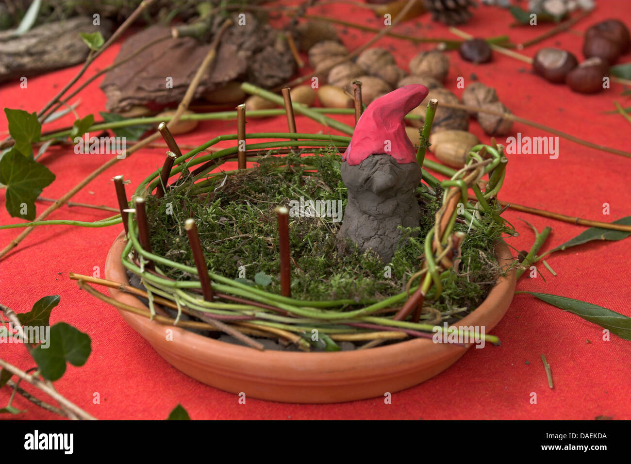 Bricolage jardin nain avec la nature des matériaux, Allemagne Banque D'Images