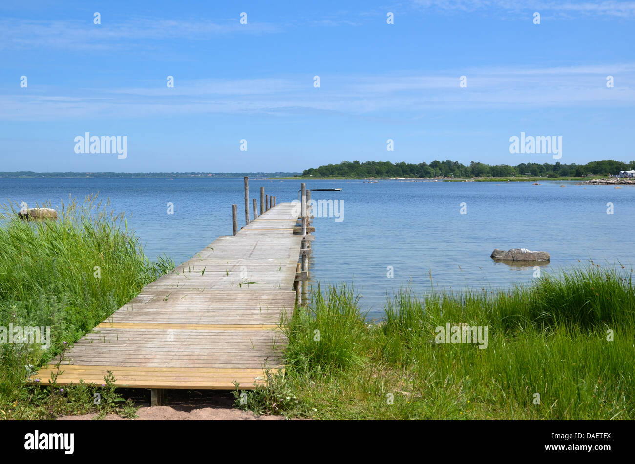 Baignoire pier par la côte de la mer Baltique à l'île de Oland en Suède. Banque D'Images