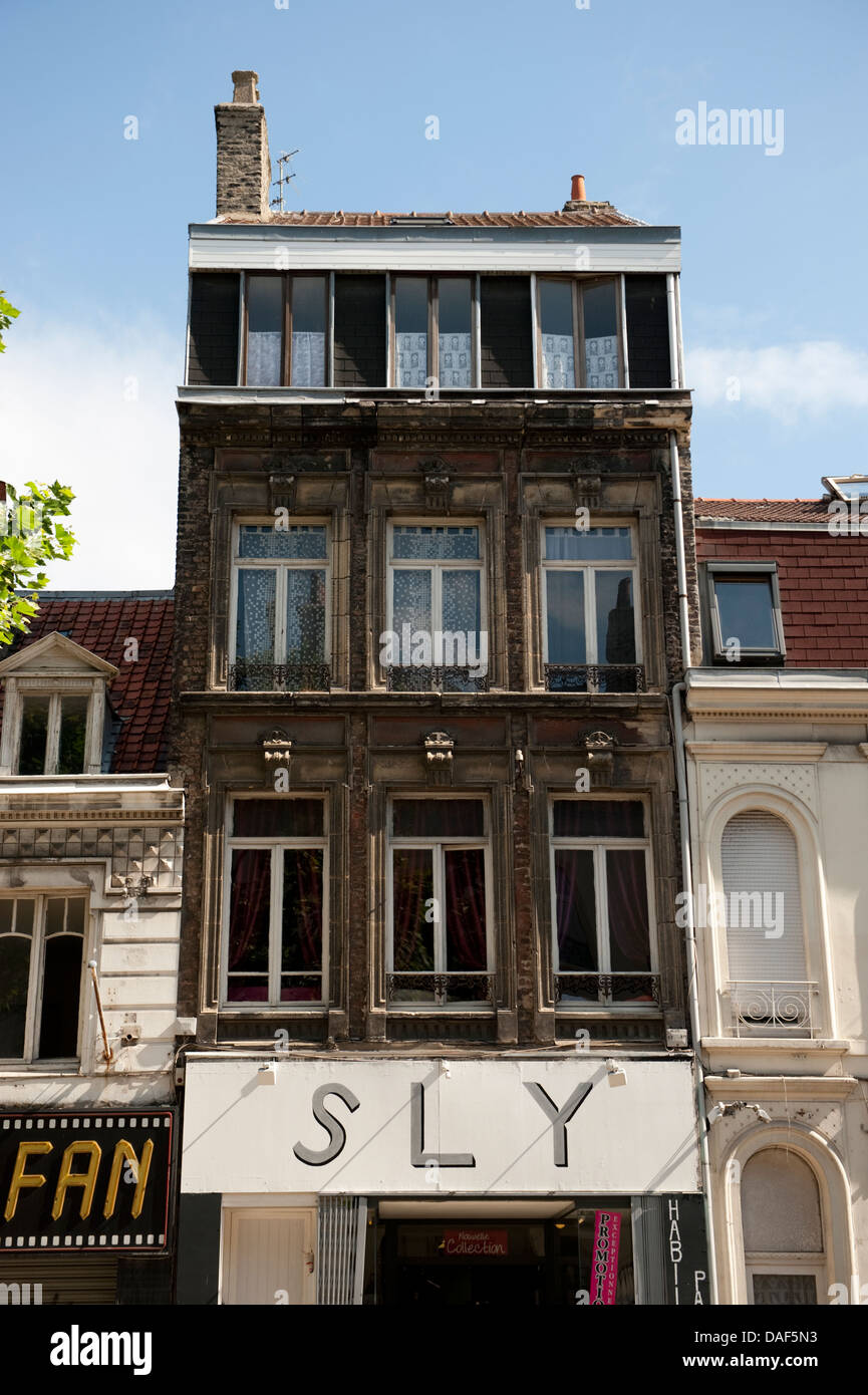 Grand mince Sly ancienne maison traditionnelle France Calais étroit Banque D'Images