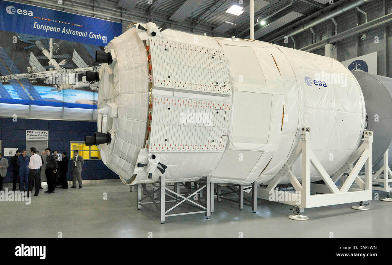 Le modèle de formation de l'ATV-2 Johannes Kepler 'navire' est représenté au Centre européen des astronautes de l'ESA/EAC, Cologne, Allemagne, 09 février 2011. Le navire d'approvisionnement sans pilote est prévu de lancer et de billet à la Station spatiale internationale ISS le 15 février 2011. Photo : HENNING KAISER Banque D'Images