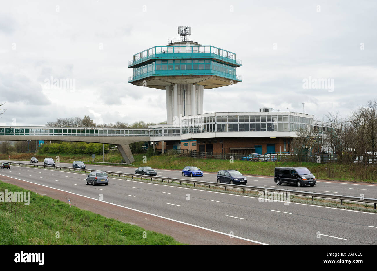 Le restaurant du Lancaster Pennine Tower Services sur le M6 qui a reçu de l'état inscrites par English Heritage Banque D'Images