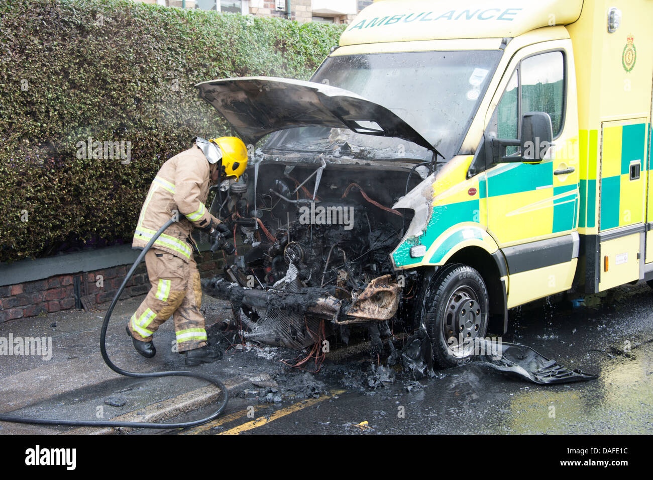 Compartiment moteur en feu Ambulance UK Banque D'Images