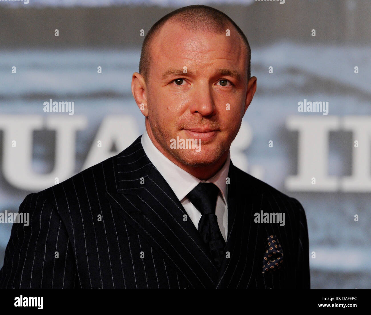 Réalisateur Guy Ritchie arrive à la première du film Sherlock Holmes' à Berlin, Allemagne, 12 janvier 2010. Ritchie fait face à des invités : récemment, les squatters déclaré ses biens à Londres pour être une "école libre". L'ex-mari de Madonna a acheté l'école de langues pour six millions de livres afin de re-construire en un espace de vie luxueux, selon le 'London Même Banque D'Images