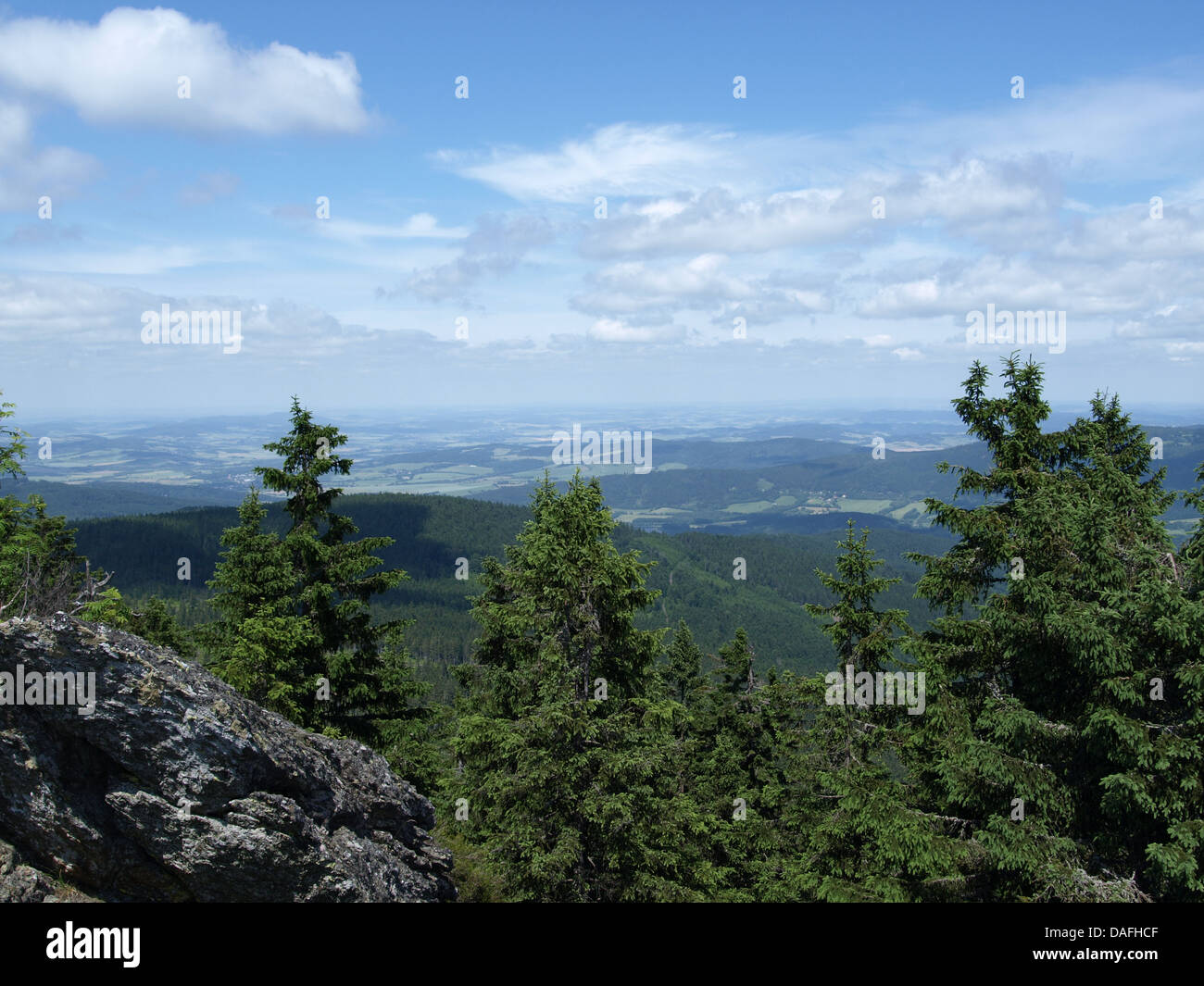 Vue depuis la montagne, Osser dans la région du parc naturel de la forêt bavaroise, Bavière, Allemagne à Forêt de Bohême, République Tchèque Banque D'Images