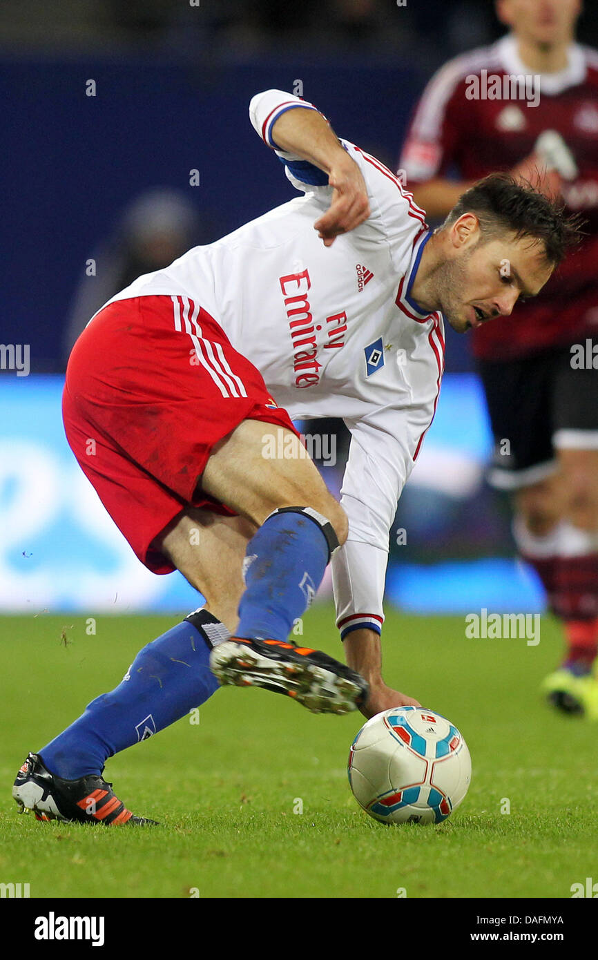 Hambourg, Heiko Westermann dribble la balle pendant le match de football Bundesliga Hambourg SV vs 1. FC Nuremberg à l'Imtech Arena de Hambourg, Allemagne, 04 décembre 2011. Photo : Malte Chrétiens Banque D'Images