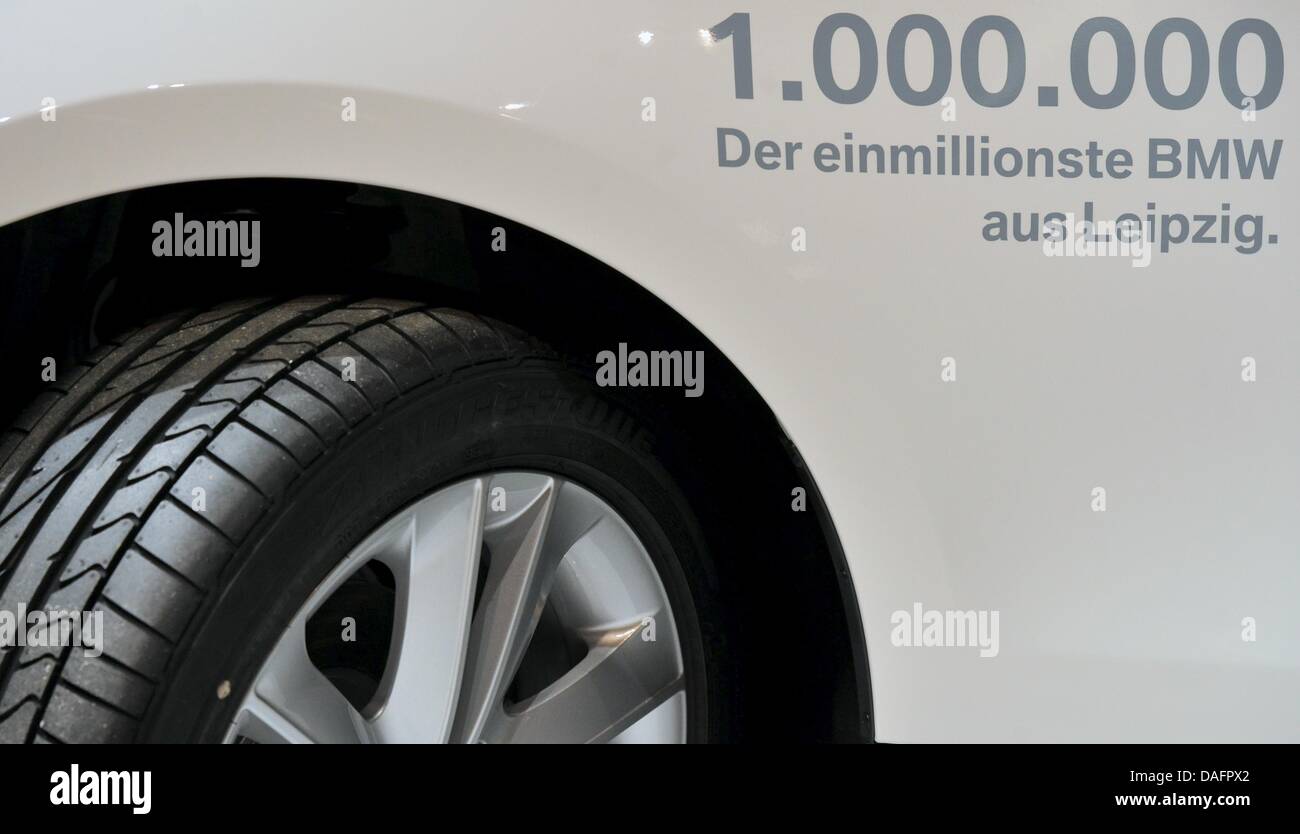 Le millionième de la BMW Série 1 est représenté à l'usine BMW à Leipzig, Allemagne, 09 décembre 2011. À peine six ans après le début de la production en série, l'anniversaire de voiture moteur bavarois travaille (BMW) quitte la ligne de production. En ce moment, de nombreux modèles de Série 1 ainsi que X1 VUS compacts sont construites à Leipzig. Environ 740 voitures quittent l'usine chaque jour. Photo : animal Banque D'Images