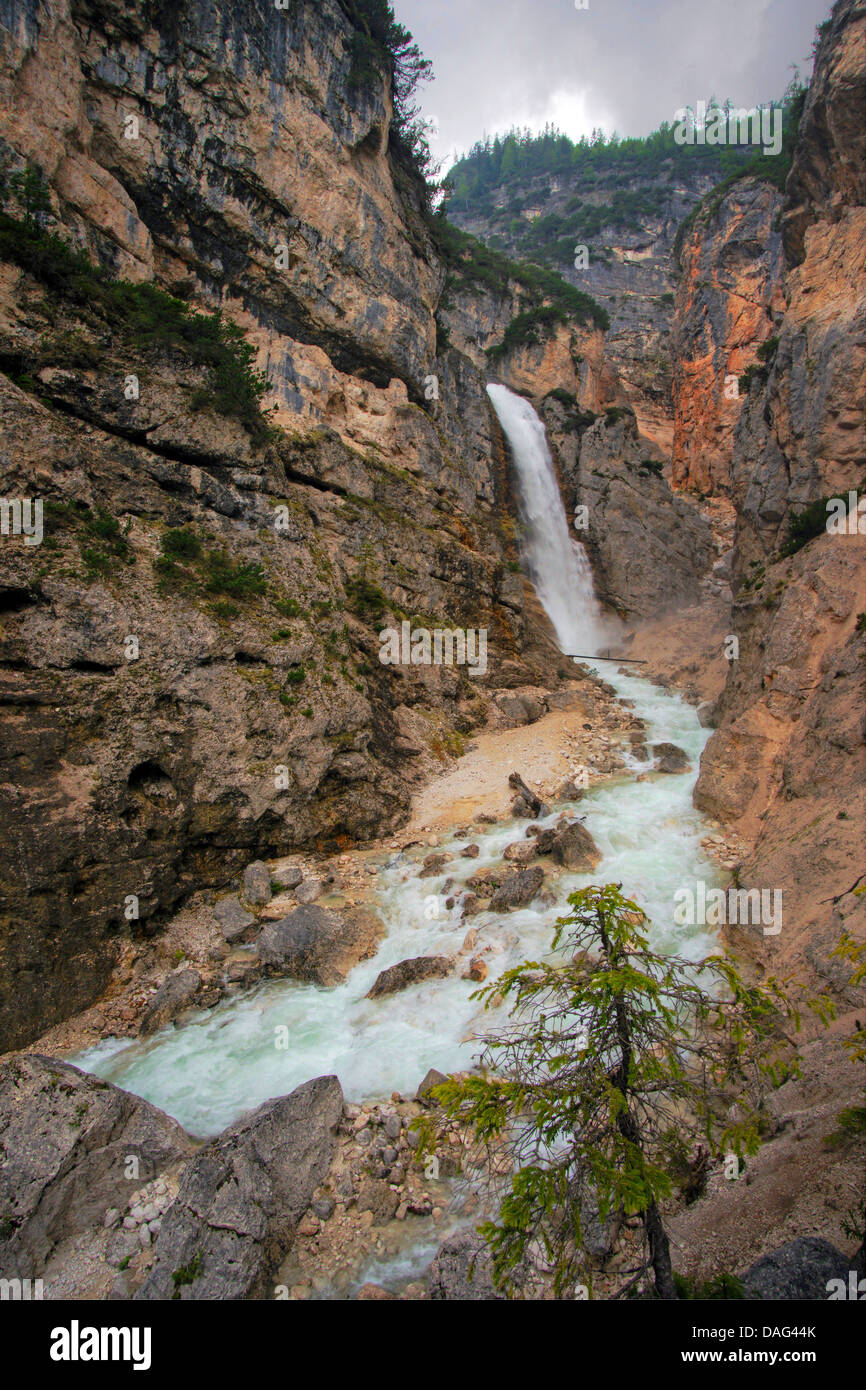 Le parc naturel Fanes cascade, l'Italie, le Tyrol du Sud, Dolomites, Parc National de Fanes Banque D'Images