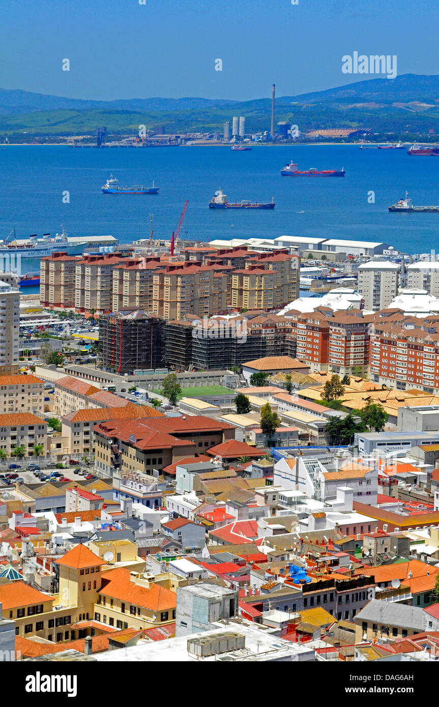 Des pétroliers dans le bar de Gibraltar, Espagne continentale en arrière-plan, Gibraltar, Gibraltar Banque D'Images
