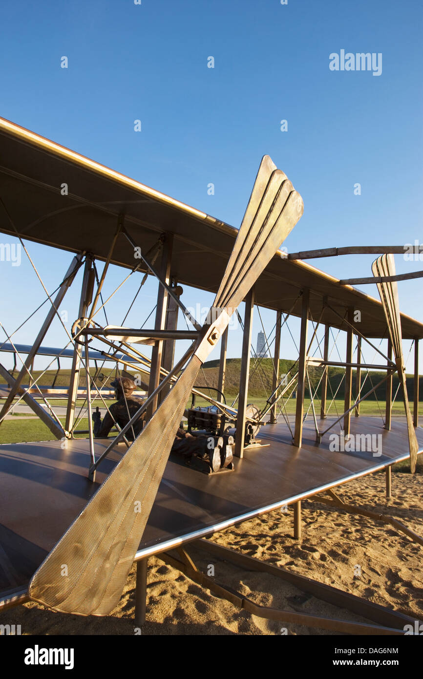 Premier vol SCULPTURE (©STEVEN H Smith 2003) WRIGHT BROTHERS NATIONAL MEMORIAL KITTY HAWK OUTER BANKS DE LA CAROLINE DU NORD USA Banque D'Images