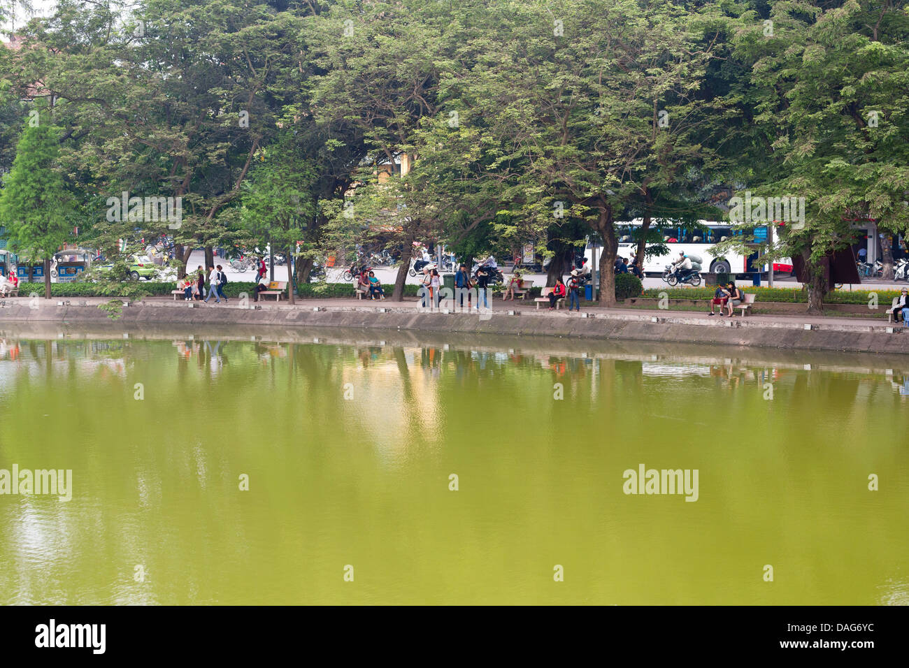 Vue sur le lac Hoan Kiem de Hanoi, Vietnam Banque D'Images