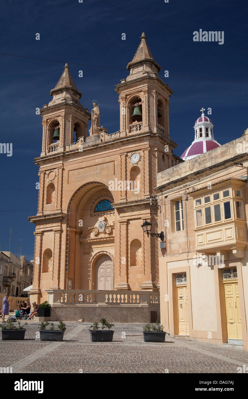 L'église de Notre-Dame de Pompéi est une paroisse catholique romaine église située dans le village de pêcheurs de Marsaxlokk à Malte. Banque D'Images