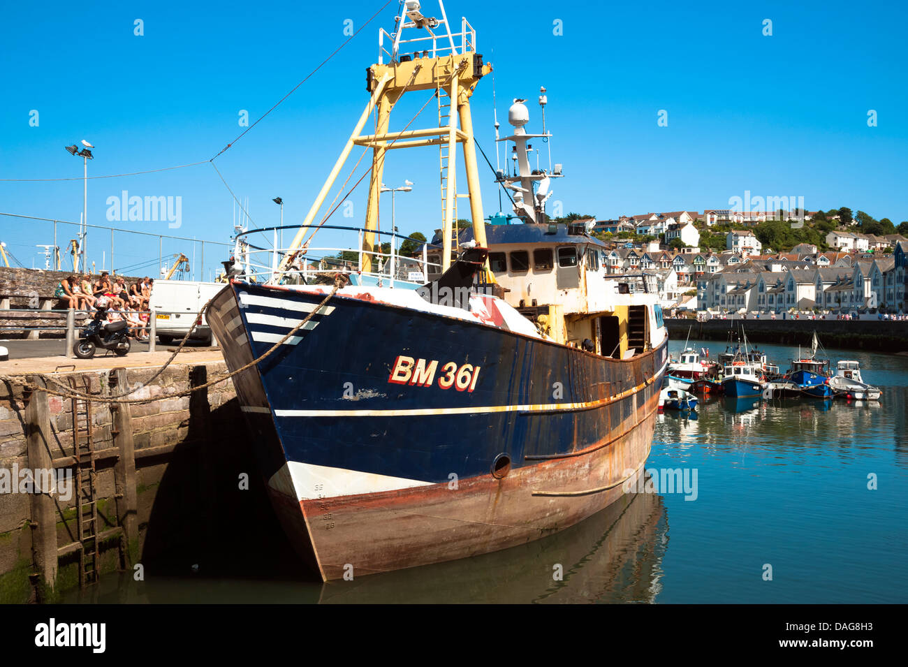 Trawler à Brixham harbour, Torbay, Devon, UK. Banque D'Images