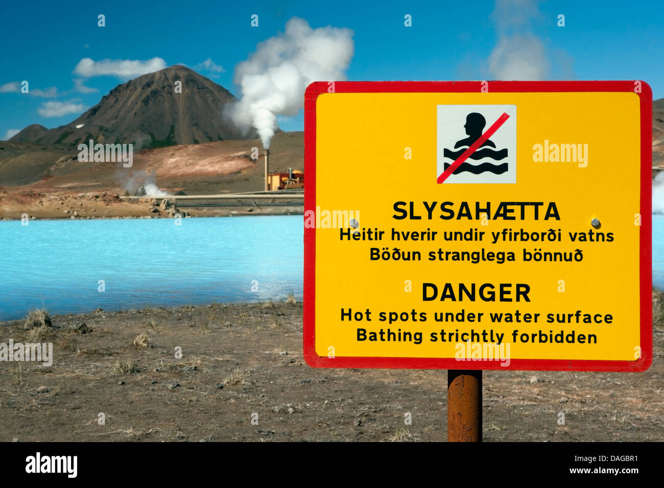 Le Signe de danger près de l'usine géothermique près de 73320, l'Islande Banque D'Images