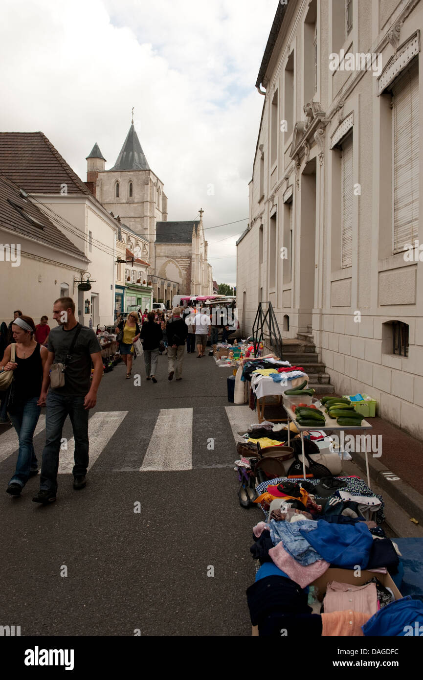 Marché de producteurs de la rue Second Hand Ardres France Banque D'Images
