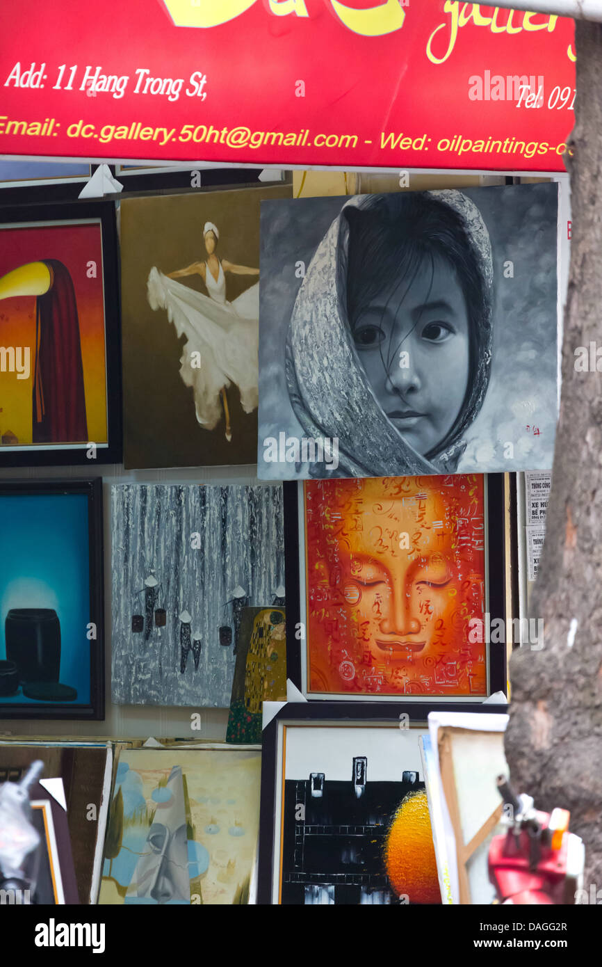 Les Peintures en vente dans les rues de Hanoi, Vietnam Banque D'Images