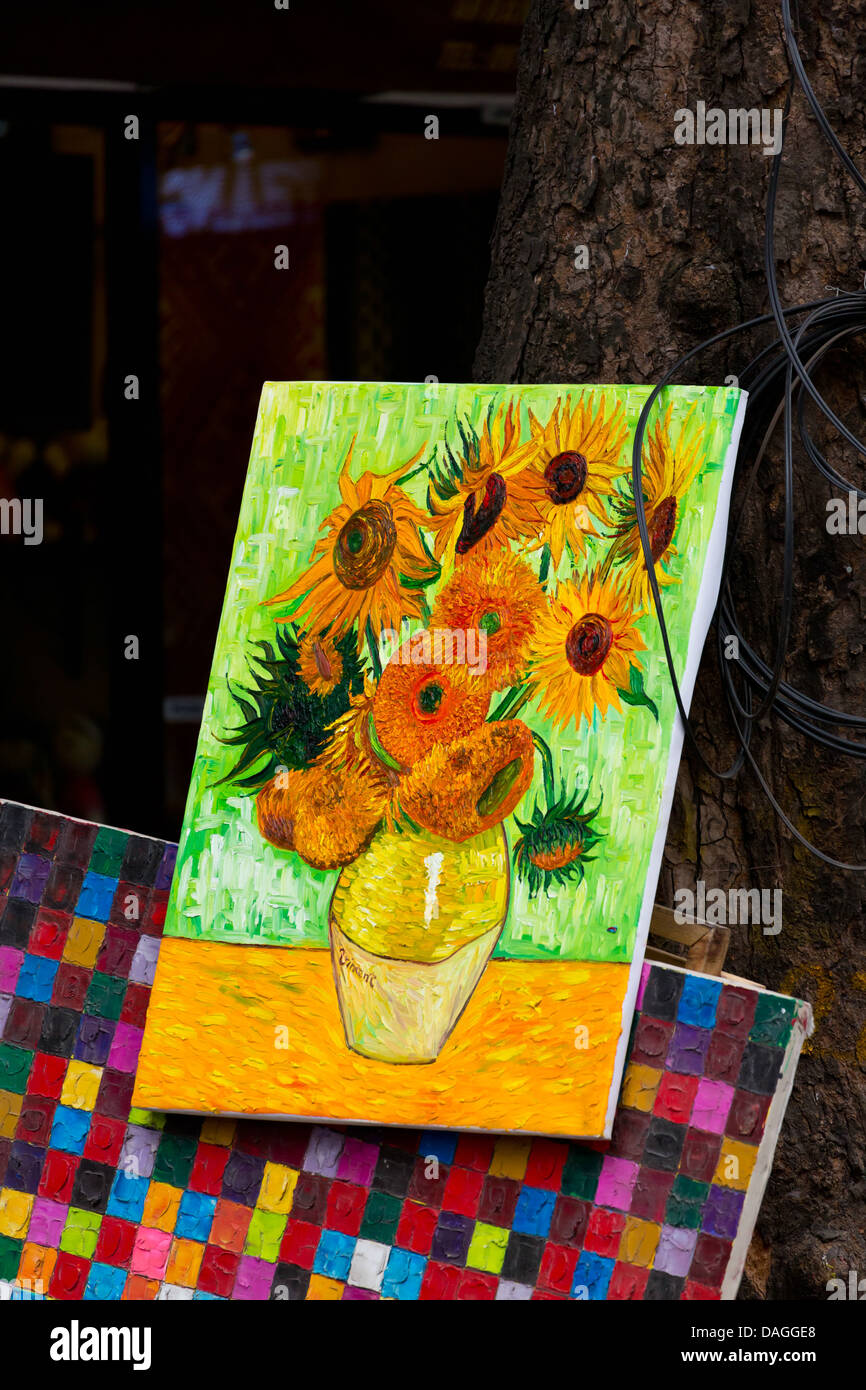 Les Peintures en vente dans les rues de Hanoi, Vietnam Banque D'Images